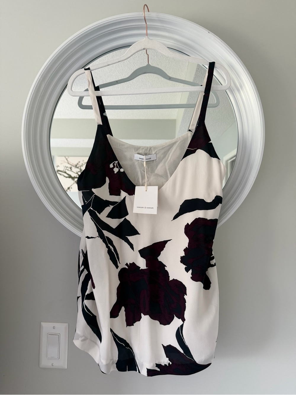 NWT Samsøe Samsøe Floral Camisole Top V-Neck Spaghetti Strap White Black size m